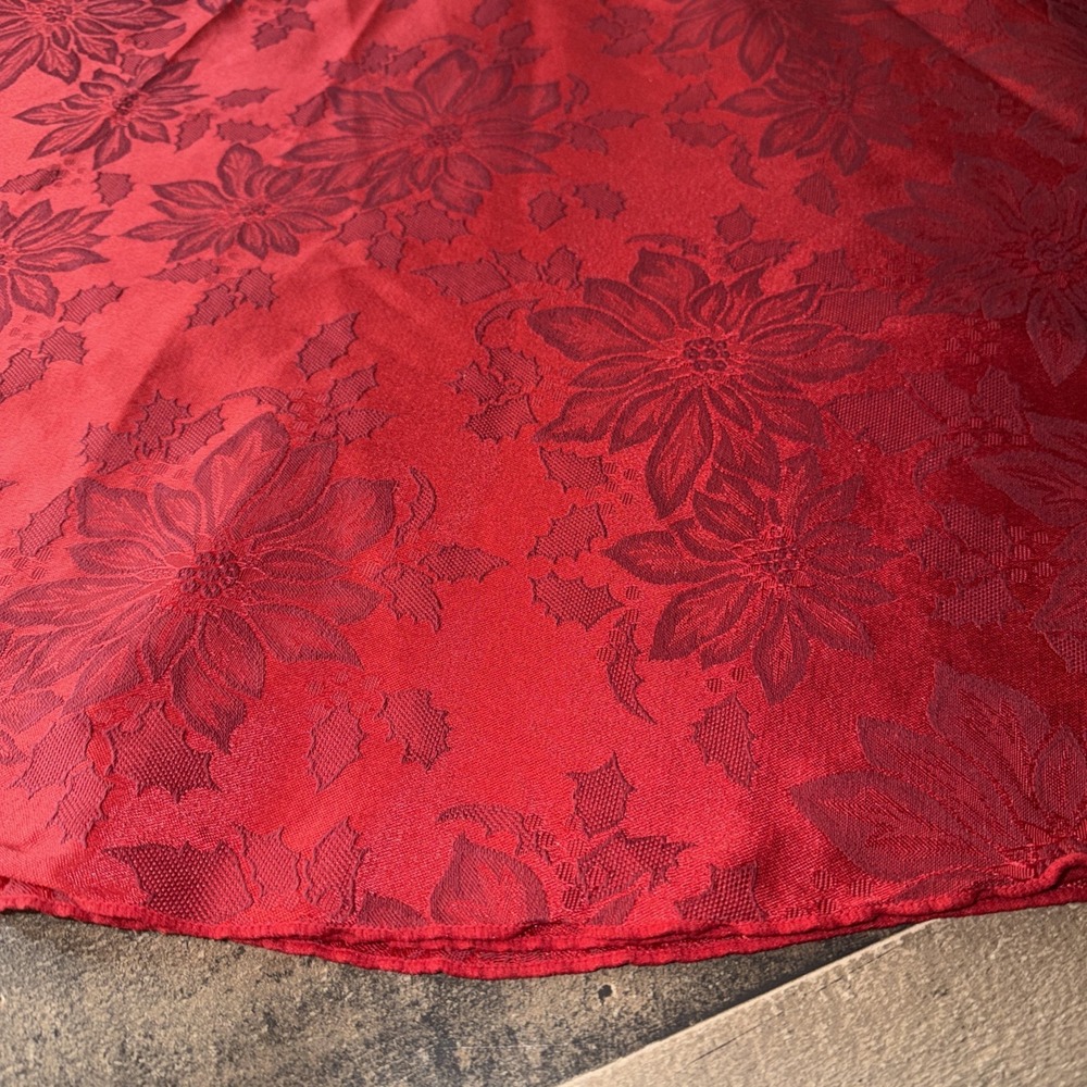VTG JCPENNEY Home Collection Christmas Poinsettia Scroll Tablecloth Round 66"